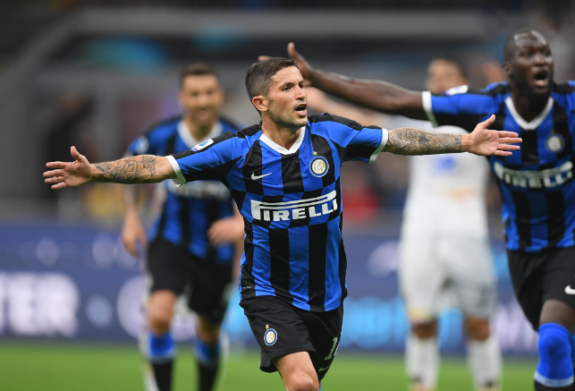 意媒：国米可以启用青训小将卡马特，以应对邓弗里斯伤缺情况