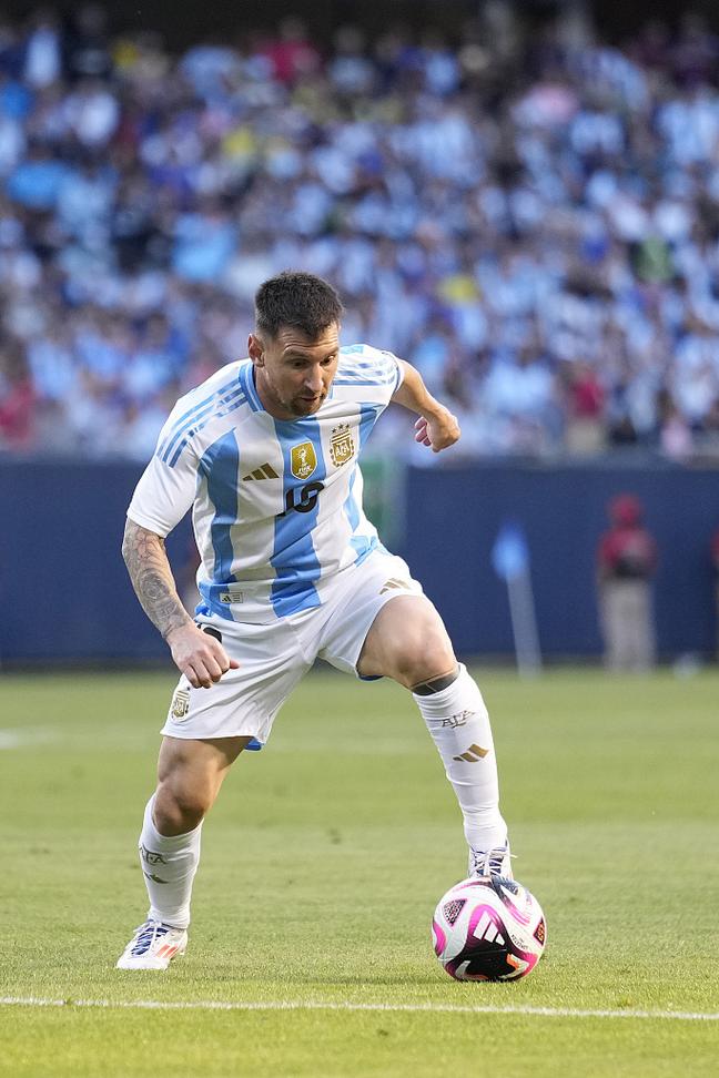 皇马青训小将获征召！18岁天才后卫冲击一线队，卡马温加伤愈归队