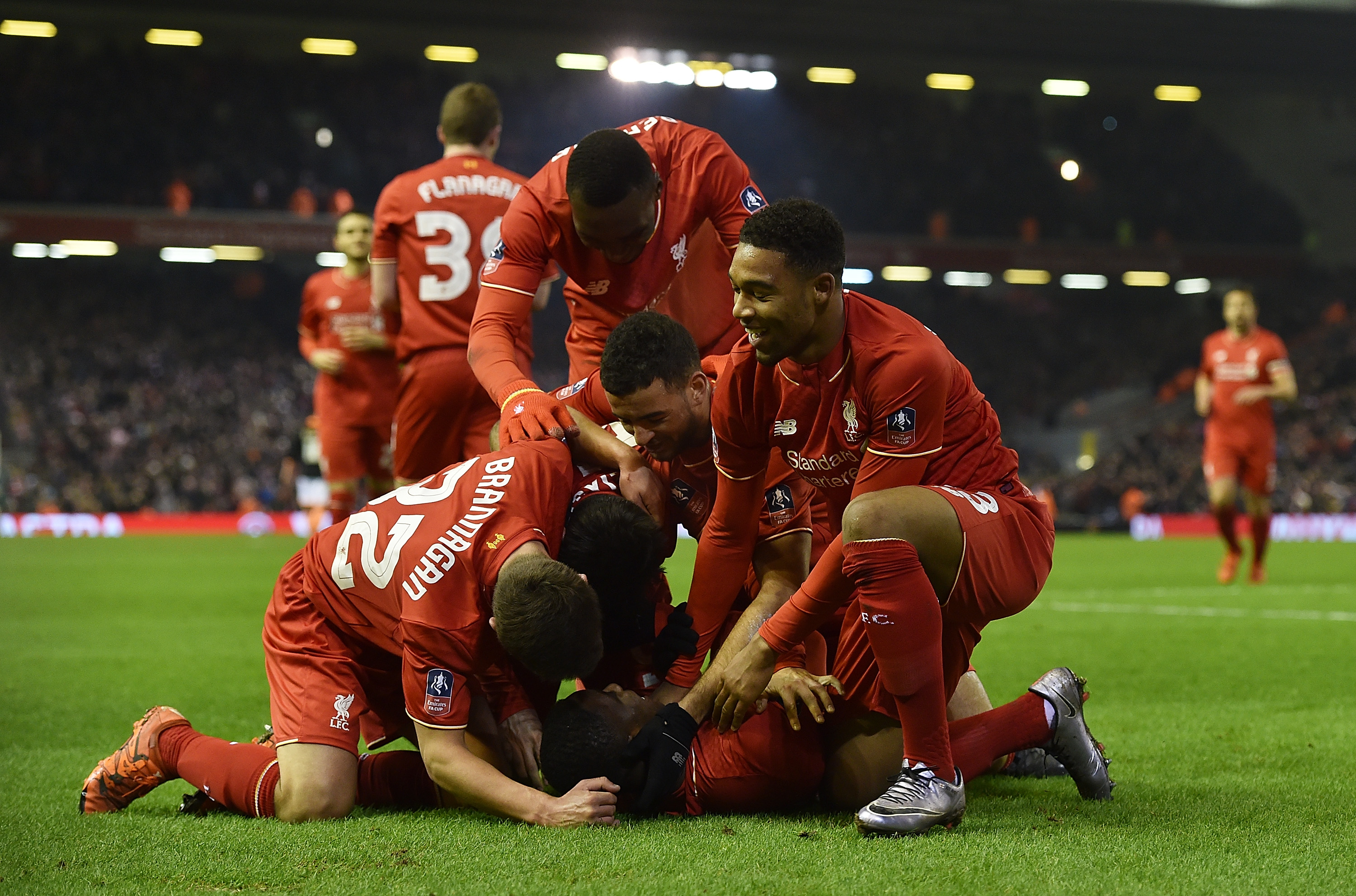 西甲前瞻比分预测：西班牙人VS巴列卡诺，维拉，伯恩茅斯全部拿下！（西甲前瞻与比分看点：西班牙人战巴列卡诺，维拉与伯恩茅斯有望齐取三分）