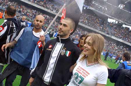 足坛19位亿元先生：维蒂尼亚、内维斯1.1亿欧上榜，3人2亿（盘点足坛19位亿元先生：维蒂尼亚、内维斯以1.1亿欧入围，3人达到2亿）