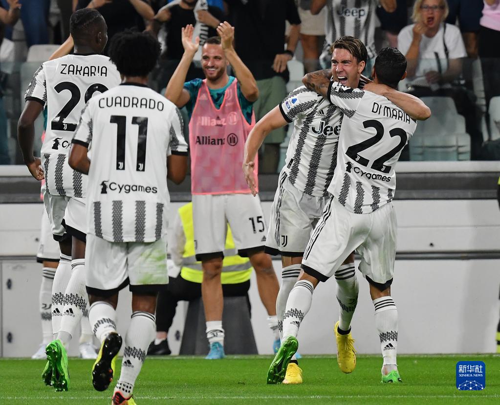 76场比赛10个帽子戏法，凯恩帽子戏法数来到德甲历史第五（凯恩76战收获10次帽子戏法，升至德甲历史帽子戏法榜第5）