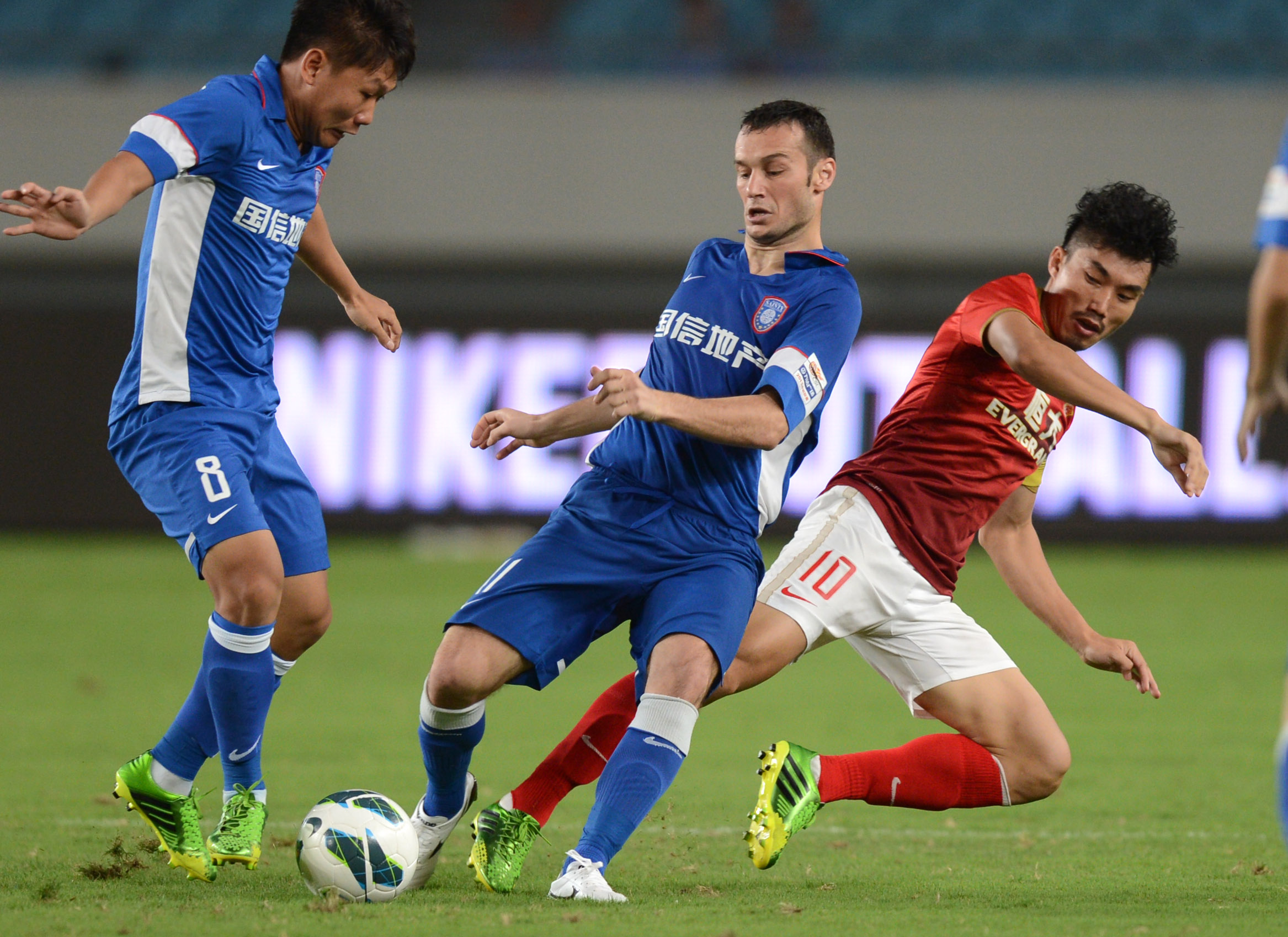 替补上阵，国米两位小将斯皮纳塞和博沃上演一线队首秀