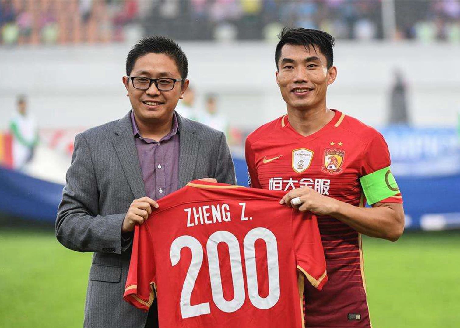 J联赛本赛季场均观众2.1万创新高，但低于中超2.57万（J联赛本季场均观众达2.1万刷新纪录，仍逊于中超2.57万）