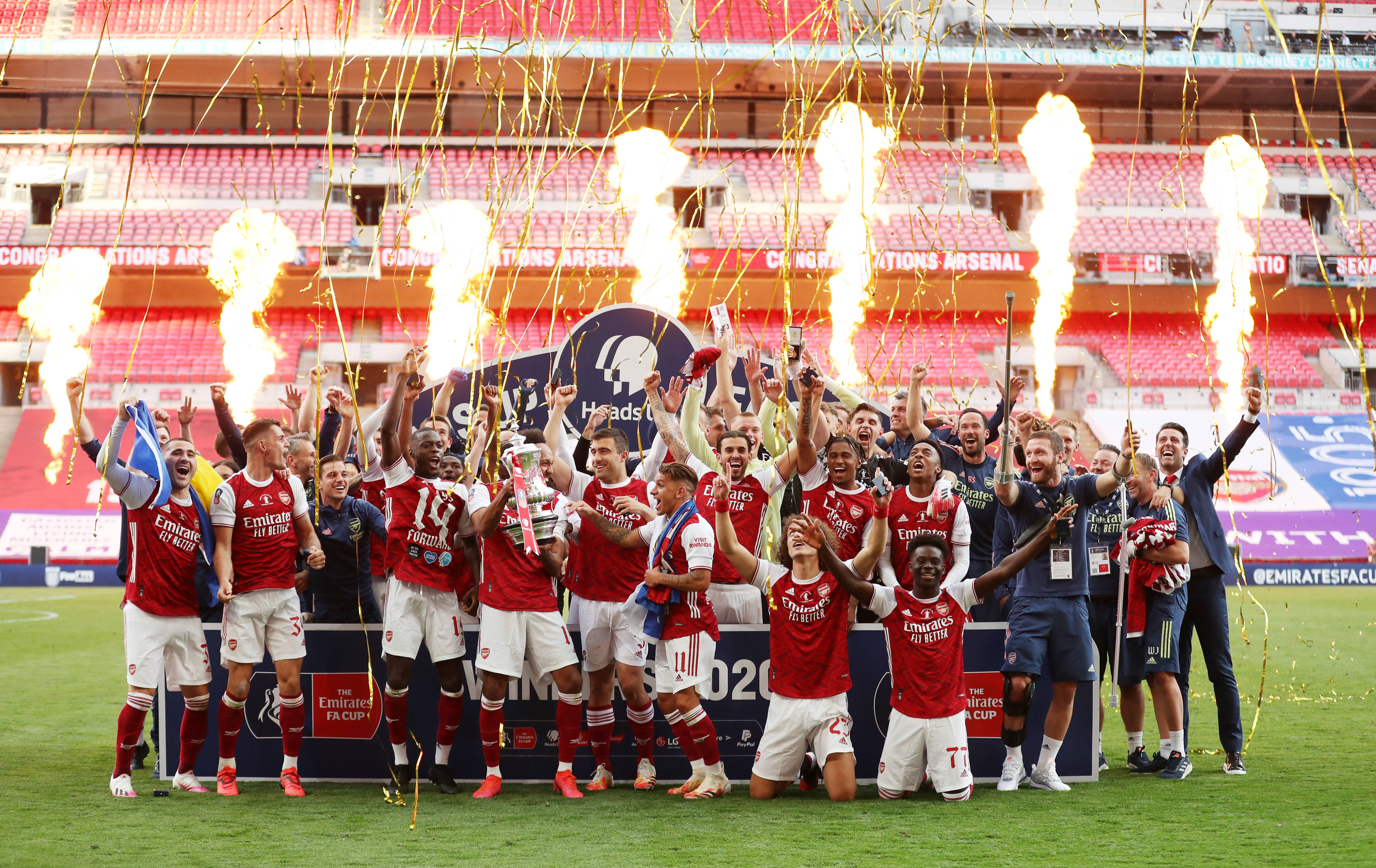 每体：巴萨仍未对莱万做决定，在关注小蜘蛛、凯恩、吉拉西等