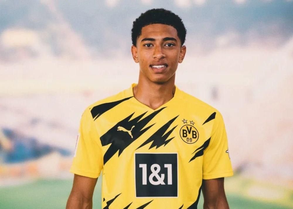 科斯切尔尼卫报专访：谈阿森纳、当洛里昂总监&足球思路（科斯切尔尼接受卫报专访：聊阿森纳、担任洛里昂总监及其足球理念）