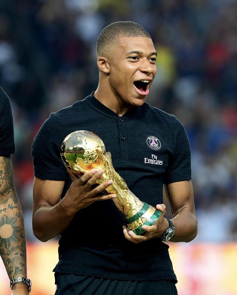 辟谣，并非与他人女友谈恋爱，埃纳社媒：一切都是剧本