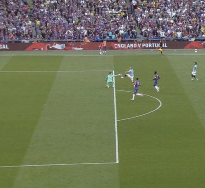 巴萨球迷再次在诺坎普比赛第10分钟集体高喊梅西的名字！