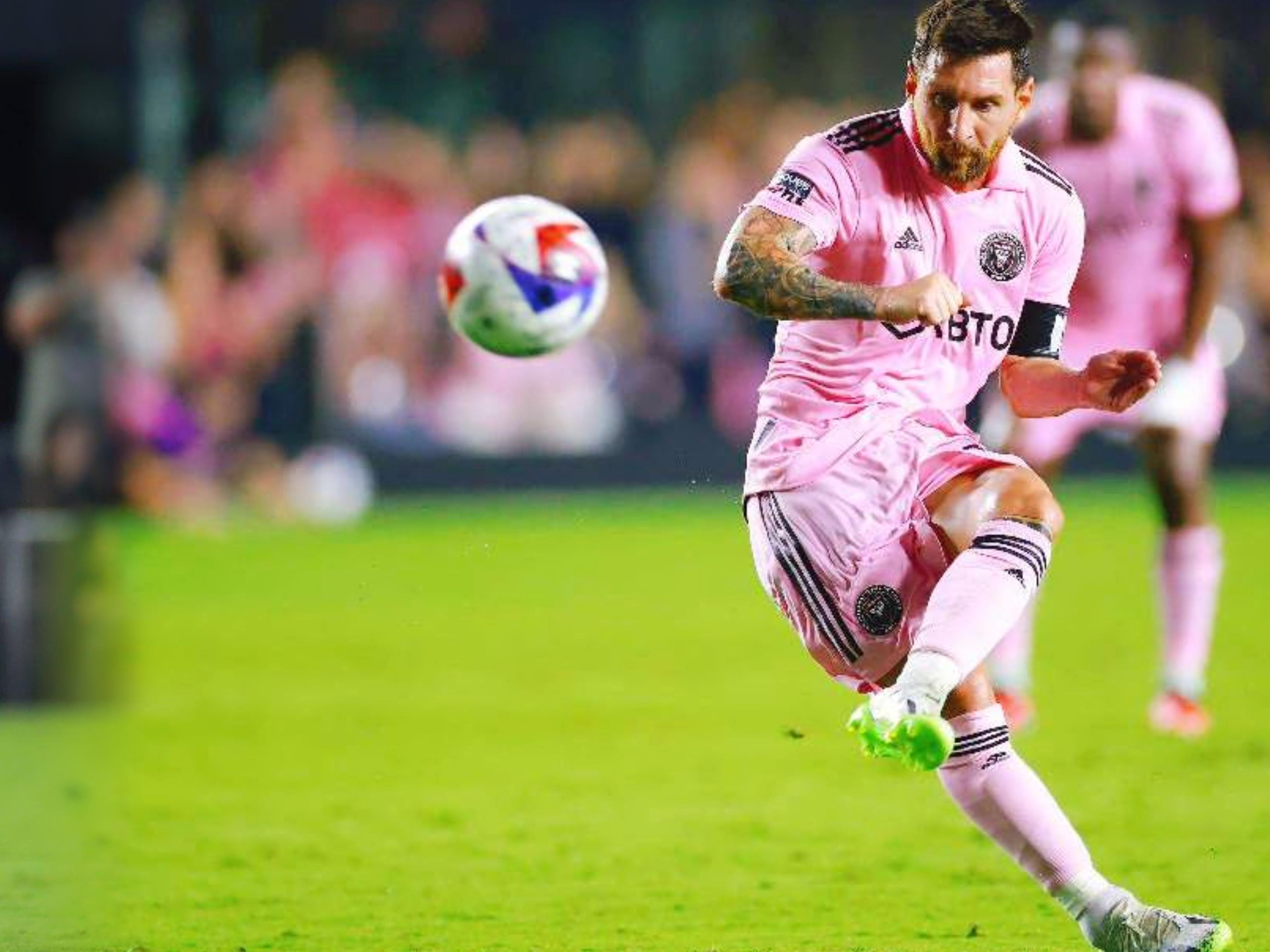 格策：梅西是我的偶像！给穆勒的建议是赛前别放狠话！