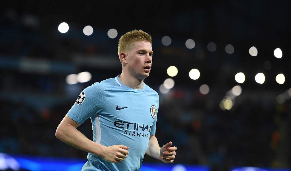 西班牙足协宣传反家暴：面对家庭暴力，直接出示红牌（西班牙足协发起反家暴倡议：对家庭暴力亮出红牌）