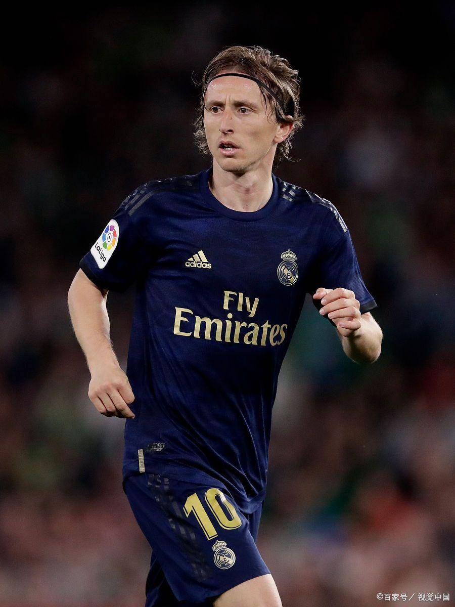 每体：梅西晚饭后去了诺坎普，今晨坐飞机前往国家队报到