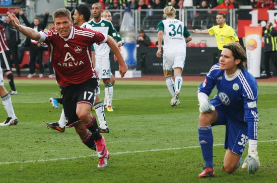 门将连续零封，稳定球队防线